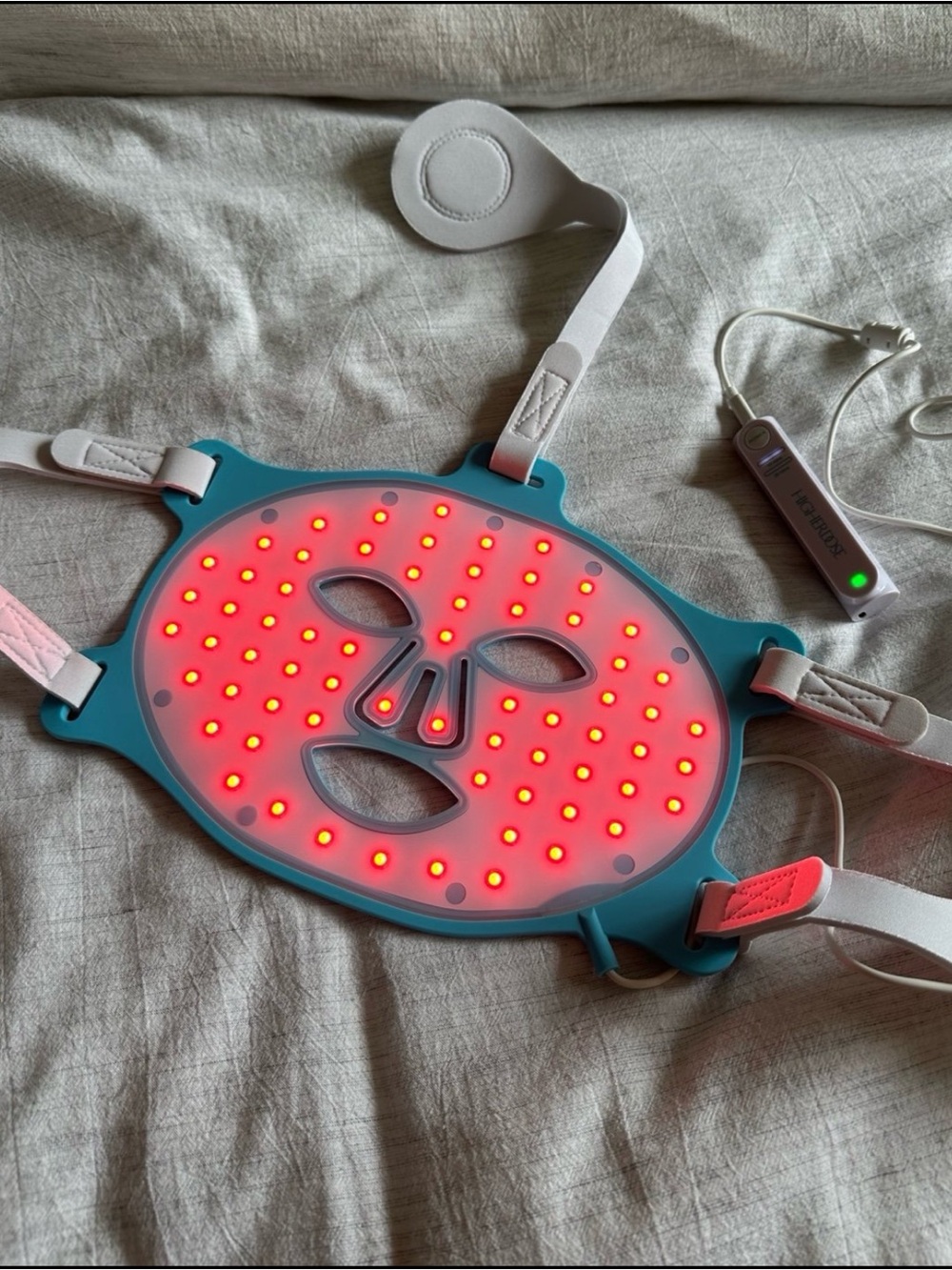 HigherDOSE LED Red Light Mask - Picture 2 of 5